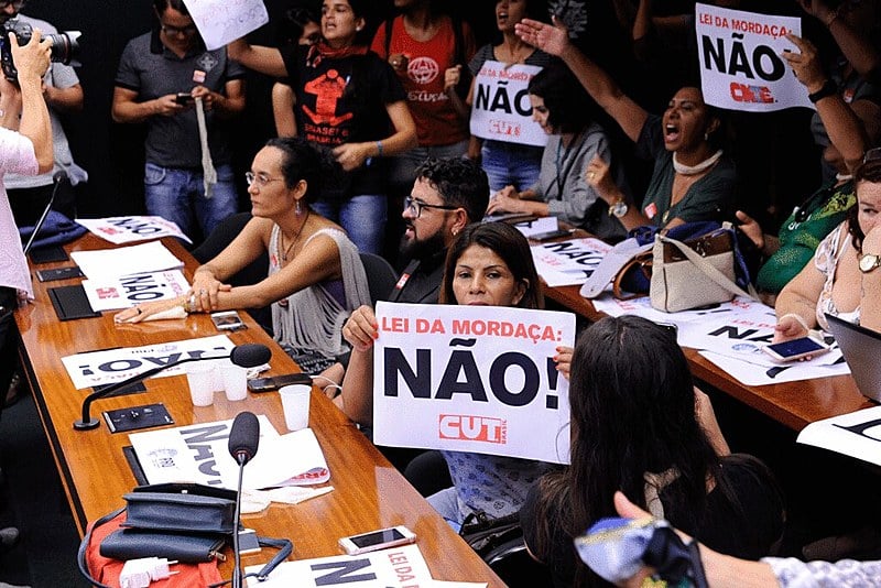 O partido do Projeto de Lei Escola Sem Partido, é o partido único. Impõe o pensamento único