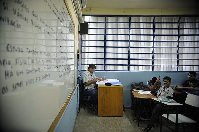 Desde 2016, os trabalhadores da rede pública estadual de Minas recebem seus salários de forma parcelada