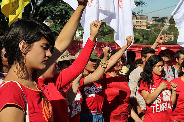 Não tenhamos medo. É preciso conhecer o inimigo, como ele se organiza, como se infiltra na cultura, como espalha suas ideias