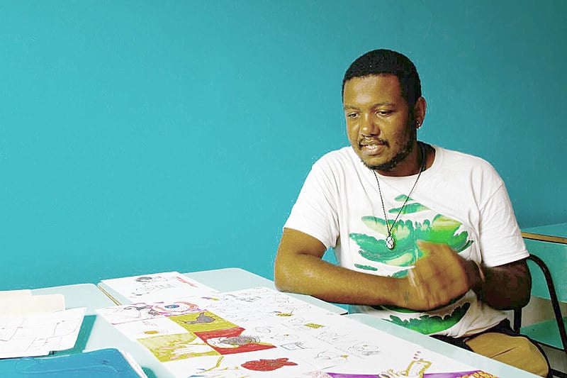 O ilustrador La Cruz defende que a arte pode instigar a indignação política da sociedade