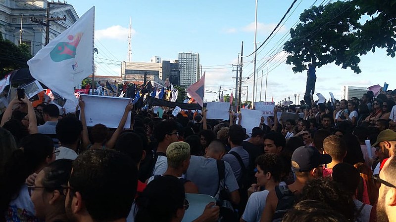Concentração do ato na Rua da Aurora, no Recife.