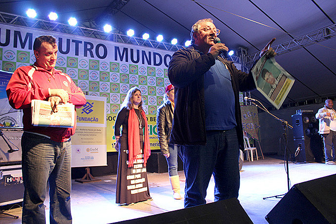 Evento de aniversário do jornal foi realizado durante a 26ª Feicoop, em Santa Maria (RS)