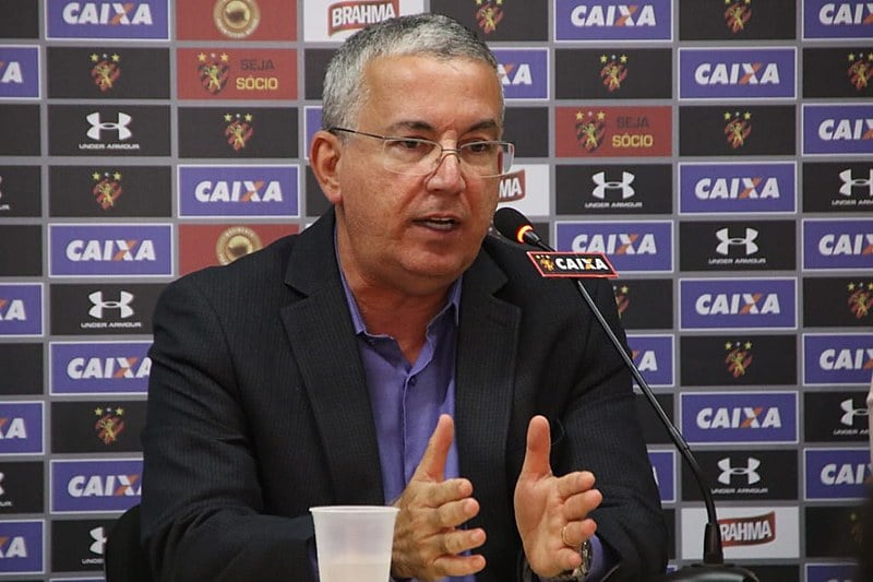 Ainda na ressaca da gestão Arnaldo Barros, as palavras-chaves são imbróglio jurídico e dívida trabalhista