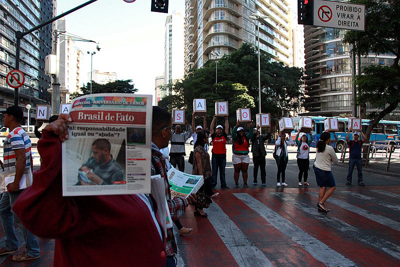 Equipe do jornal faz intervenção no centro de BH