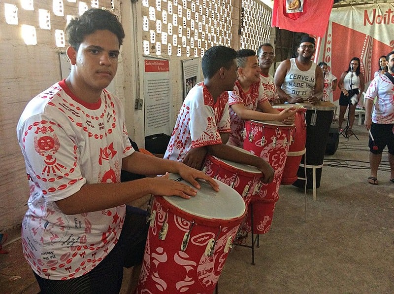 Se apresentam no Mercado o Afoxé Alafin Oyó, Caboclo Mestiço, A Cocada, Coco Chinelo de Pau e Afoxé Omolu Pa Kero Awo