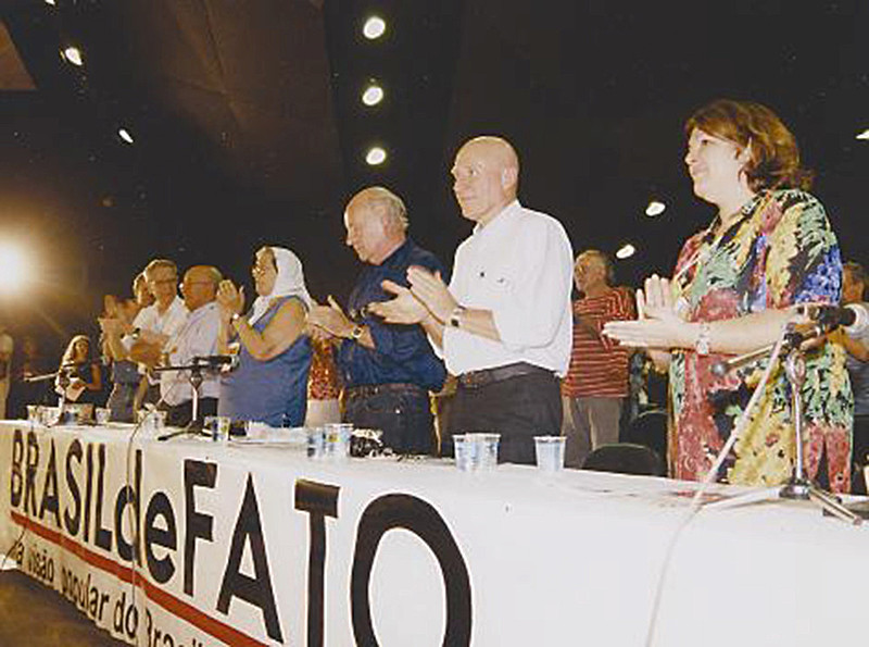 Aleida Guevara, Sebastião Salgado, Eduardo Galeano, Hebe Bonafini, Dom Tomás Balduíno, Plínio de Arruda Sampaio, entre outras personalidades latino-americanas, estiveram presentes no lançamento do Brasil de Fato nacional