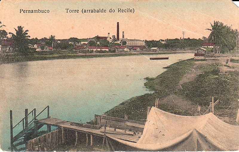 Em 1655, para melhorar a comunicação com a cidade, uma ponte foi erguida sobre o rio Capibaribe, hoje chamada de Ponte D'uchôa