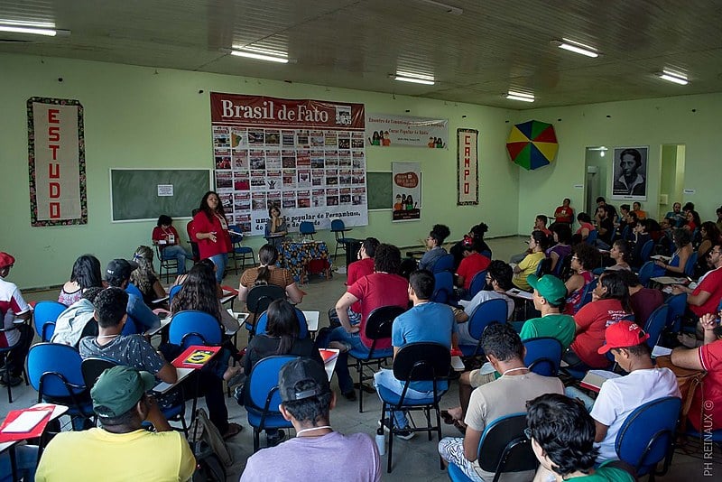 Essa forma de fazer comunicação precisa ser debatida e refletida não somente no dia 18 de outubro, mas de forma permanente