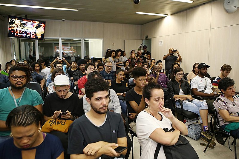 Plenário cheio discute o licenciamento de eventos culturais