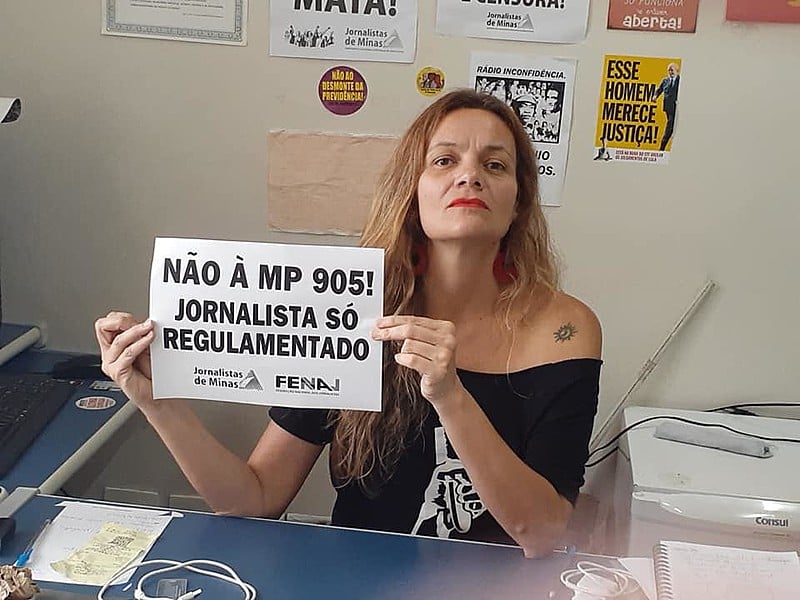 Alessandra Mello, presidenta do sindicato, participa da campanha #JornalistasContraMP905