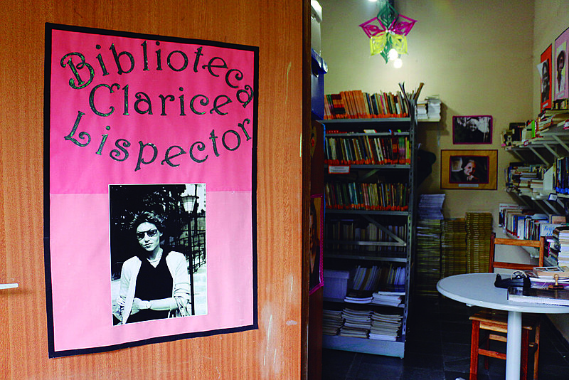Biblioteca em homenagem à poetisas em presídio