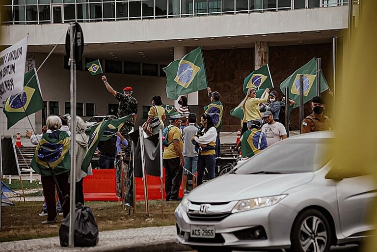 Inelegibilidade de Bolsonaro: Por que é fundamental seguir combatendo o neofascismo?