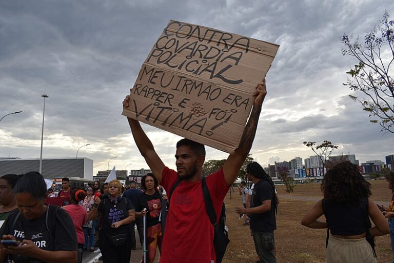 ‘Meu irmão foi vítima e estou aqui por justiça’: Brasília realiza ato pelo fim da violência pol