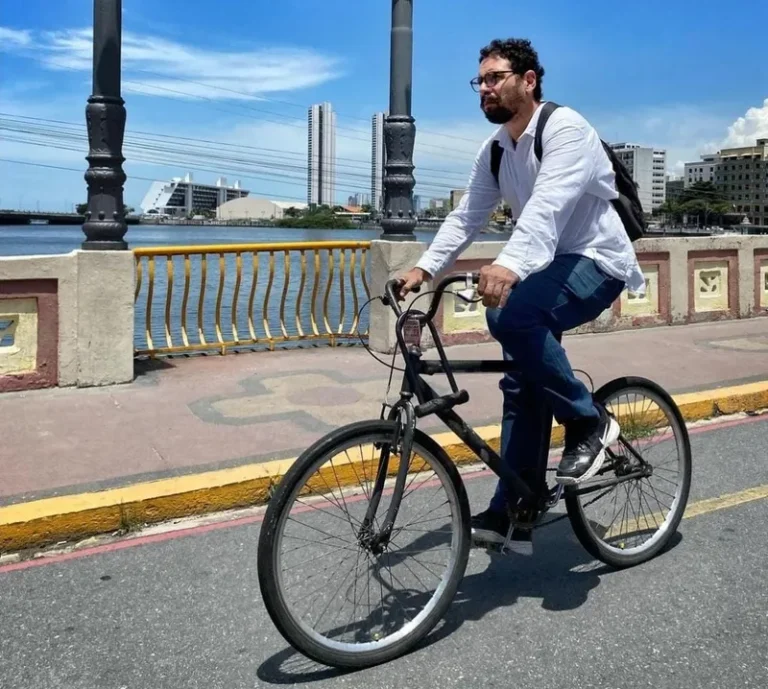 Pedalando com Belchior