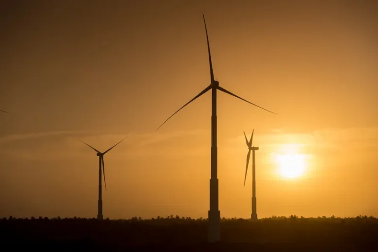 Transição energética não é obstáculo para crescimento econômico, mostra estudo 