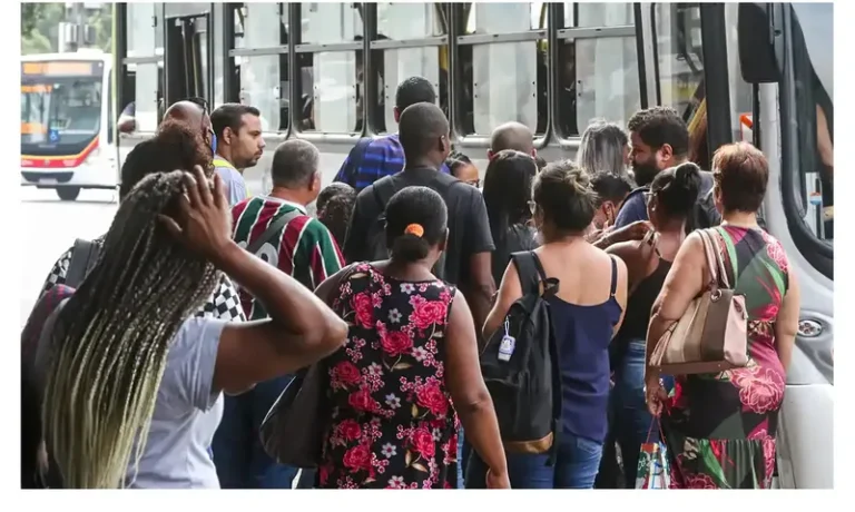Prefeitura de SP deve romper contrato com empresas de ônibus investigadas por ligação com PCC