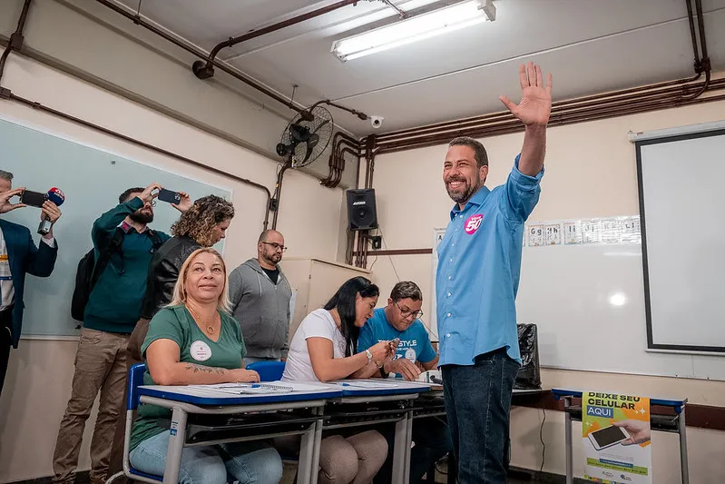 Guilherme Boulos (Psol) votou no CEU Campo Limpo