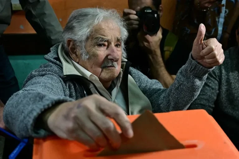 José Mujica vota em seu pupilo Orsi para presidente do Uruguai: 'Talvez seja o meu último voto'