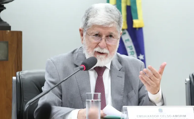 Amorim diz que situação da Venezuela deve ser resolvida pelos venezuelanos