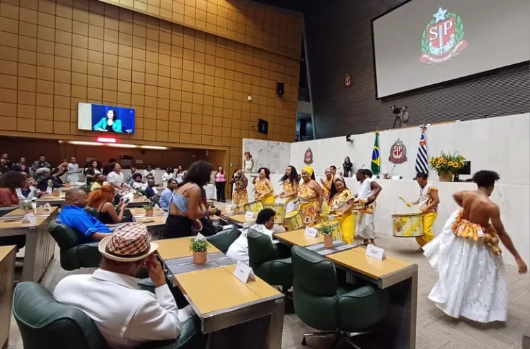 'Celebração e luta': Alesp homenageia entidades do movimento negro de SP em sessão solene