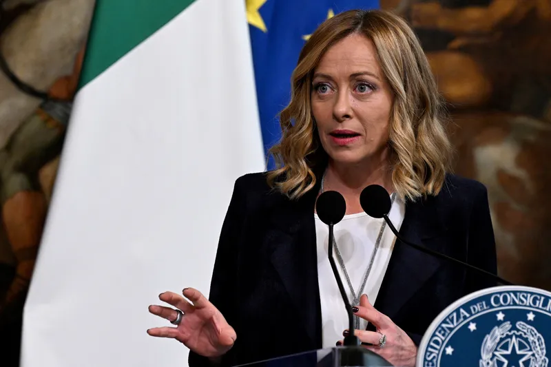 A premiê italiana ultradireitista Giorgia Meloni sofre mais uma derrota sobre sua política anti imigração no país