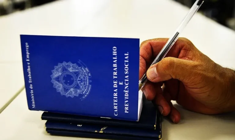 Desemprego atinge menor nível desde 2012, aponta IBGE