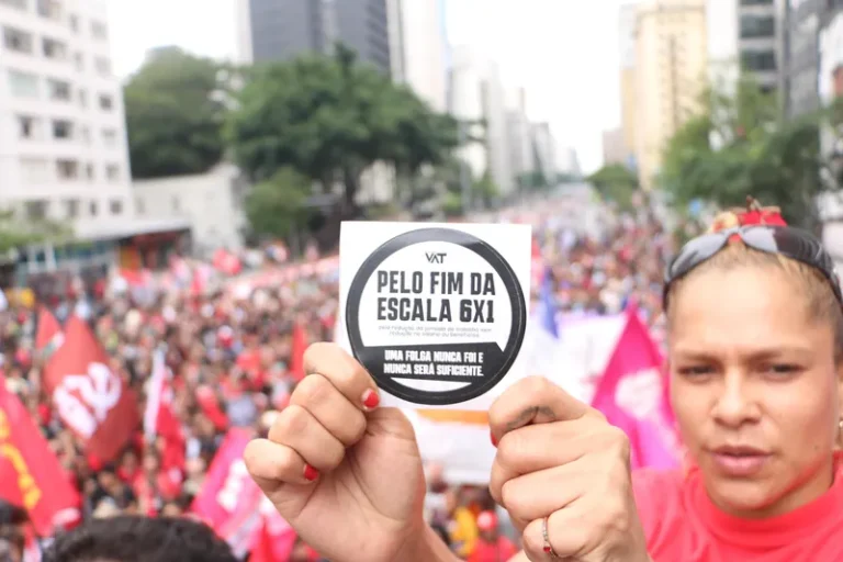Movimentos populares promovem plebiscito sobre escala 6×1 e reforma tributária