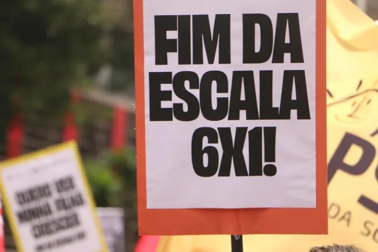 Defesa de 3 dias de folga e críticas ao ministro do Trabalho marcam atos contra escala 6x1