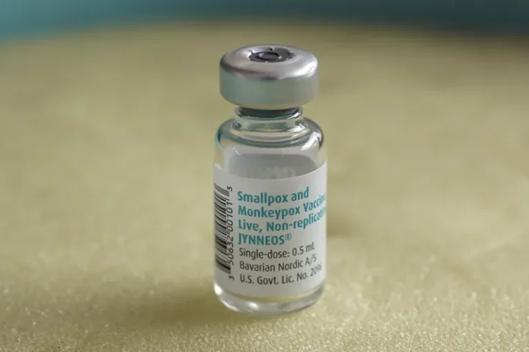 Mpox: OMS aprova primeira vacina para uso emergencial em crianças