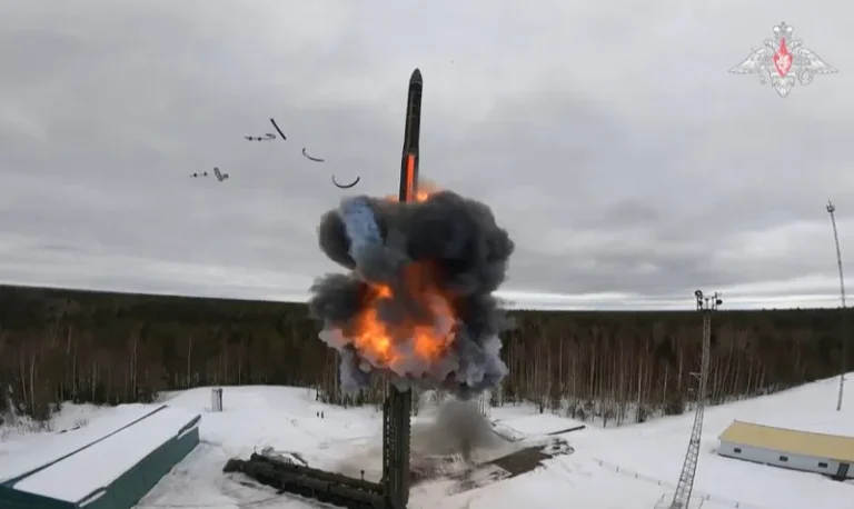 Rússia e Belarus anunciam exercícios militares com 'planejamento de uso de armas nucleares' 