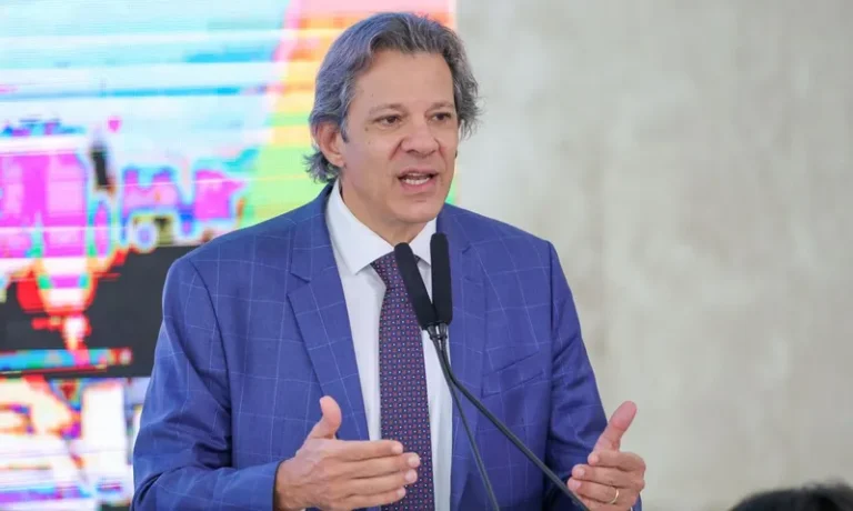 Brasil não sairá da mesa de negociação com EUA, diz Haddad