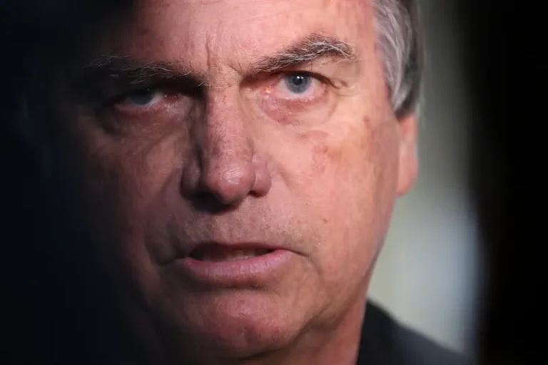 Tentativa de golpe: Zanin marca julgamento de Bolsonaro para 25 de março