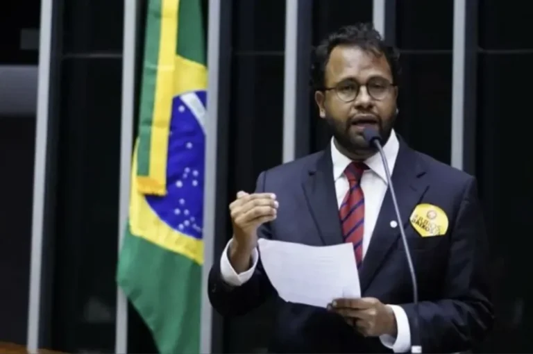 'Jesus subverte a lógica do poder', afirma pastor Henrique Vieira