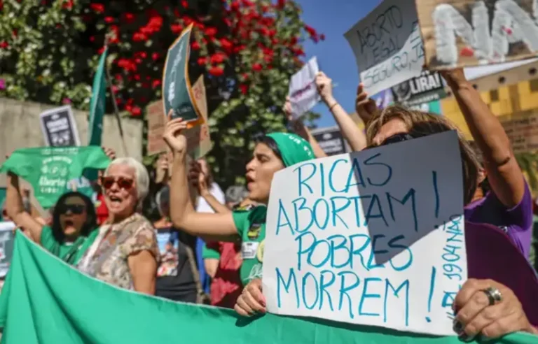 Legalizar o aborto para garantir saúde pública para todas