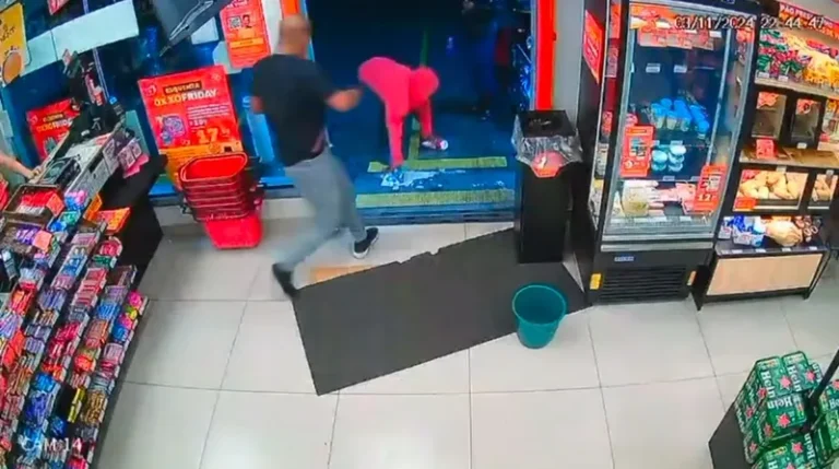 'Vai ficar um símbolo da luta contra o extermínio', diz pai de jovem negro morto por PM no Oxxo
