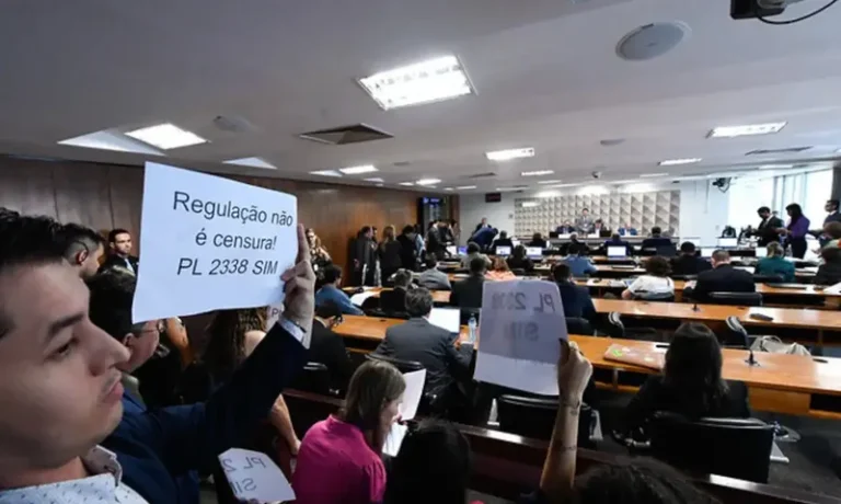 Acordo sobre desinformação permite aprovação de regulação da Inteligência Artificial