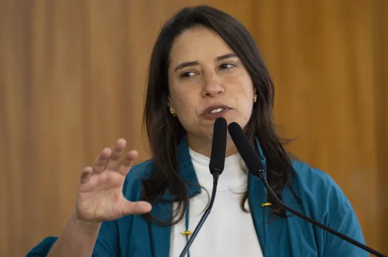 Raquel Lyra rejeita isenção de taxa de vestibular e propõe aumento a secretários em Pernambuco