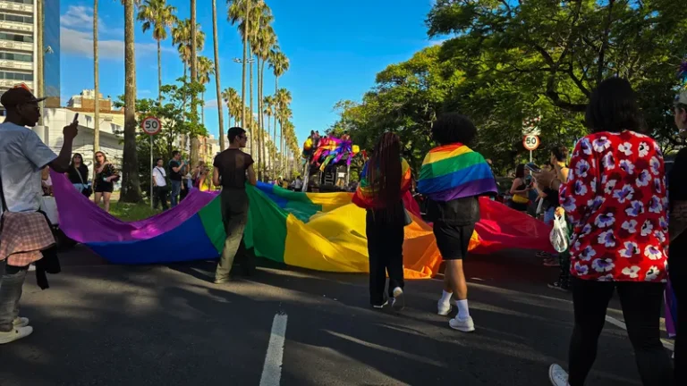 Porto Alegre: 27ª Parada Livre reuniu milhares de pessoas em dia de celebração e luta