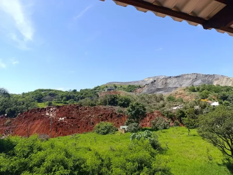 Deslizamento de mina expõe fragilidades do modelo de mineração em Conceição do Pará (MG)