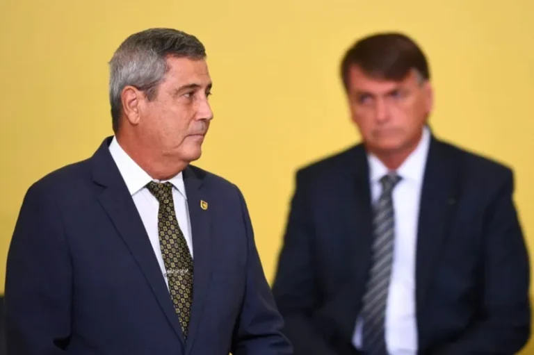 'Bolsonaro livre é ameaça, e ruas devem cobrar punição', diz historiador após prisão de general