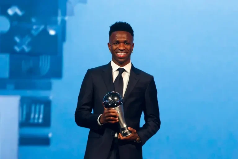Vini Jr. é eleito o melhor jogador do mundo pela Fifa