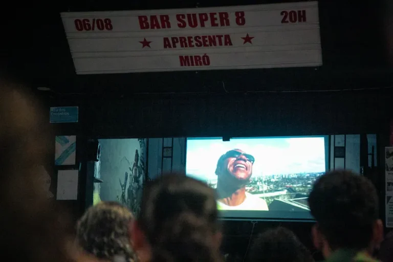 Bar no Recife exalta a produção do cinema pernambucano e os artistas locais