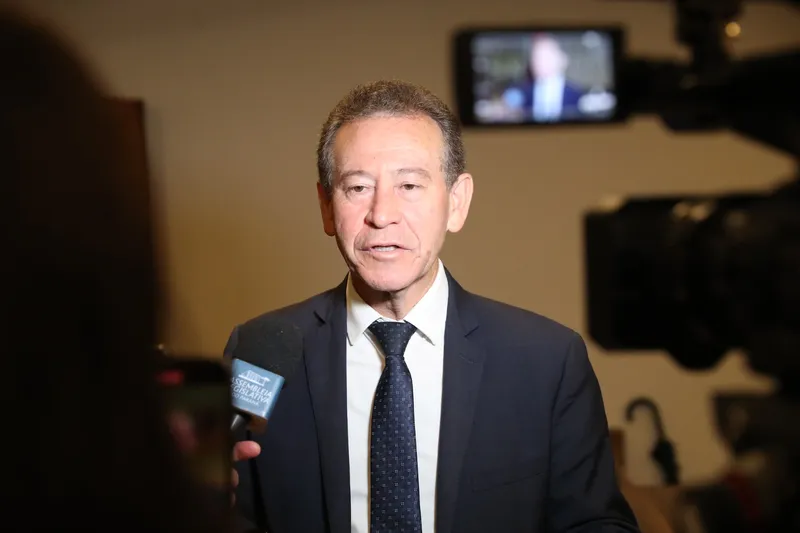Deputado professor Lemos apresentou requerimento ao TCE-PR com supostas denúncias de irregularidades.
