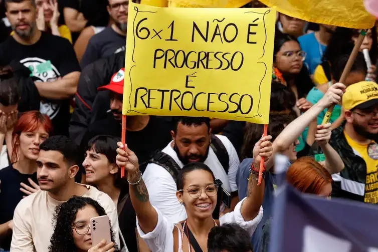 Protesto pelo fim da jornada de trabalho 6x1, na Cinelândia, Centro do Rio de Janeiro