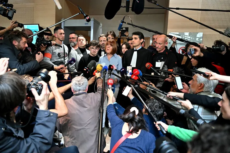 A francesa Gisèle Pelicot fala com a imprensa após veredito que condenou seu ex-marido à pena de 20 anos de prisão por cometer e orquestrar estupros em massa contra ela