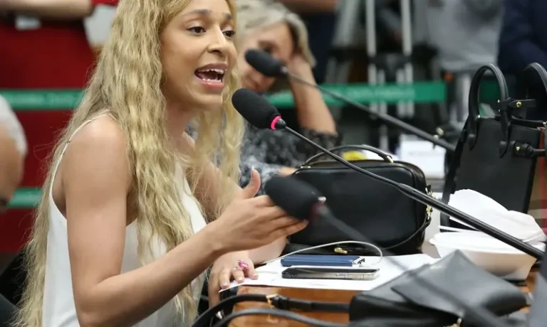 Erika Hilton sofre ameaças de morte após vídeo combatendo fake news sobre Pix; PF foi acionada