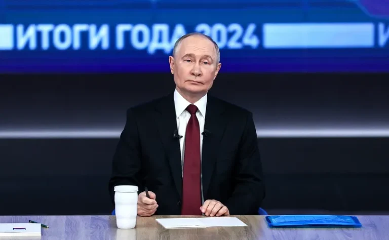 Após ano de escalada na guerra, Rússia projeta resolução do conflito em 2025