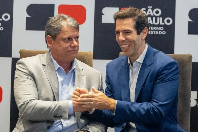 Das escolas cívico-militares à privatização da gestão: Tarcísio fragiliza educação em São Paulo