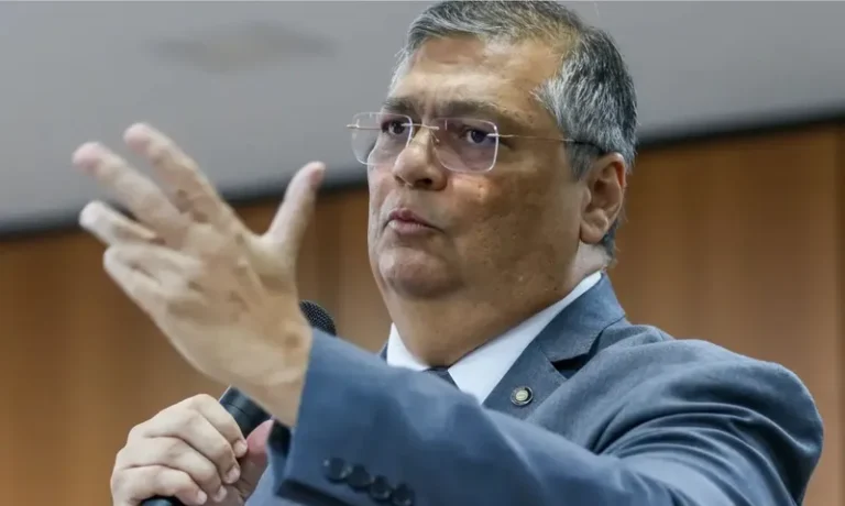 Dino autoriza parte das emendas parlamentares mas denuncia 'balbúrdia' na liberação das verbas