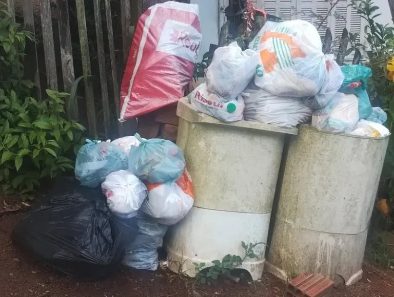 Moradores de Viamão reclamam de falta de coleta de lixo